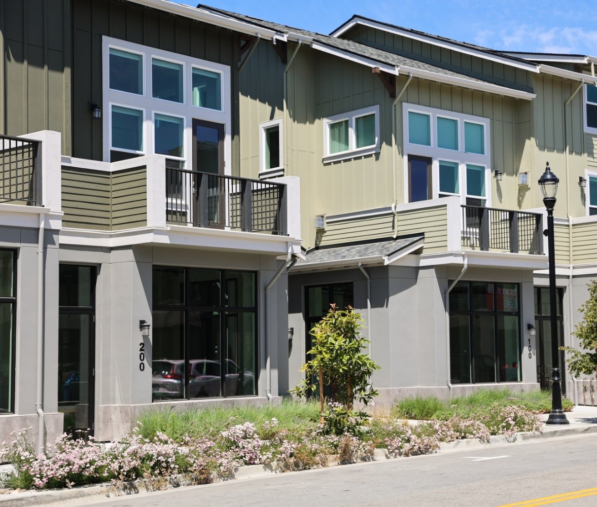 Resident courtyard landscaping installed by K&D Landscaping with seating areas and decorative plantings