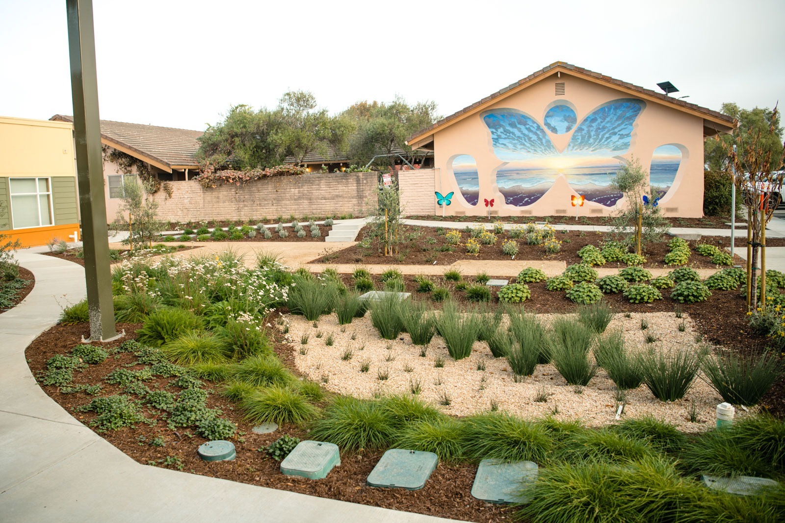 K&D Landscaping commercial healthcare facility with landscape design featuring drought-tolerant plantings and gravel groundcover