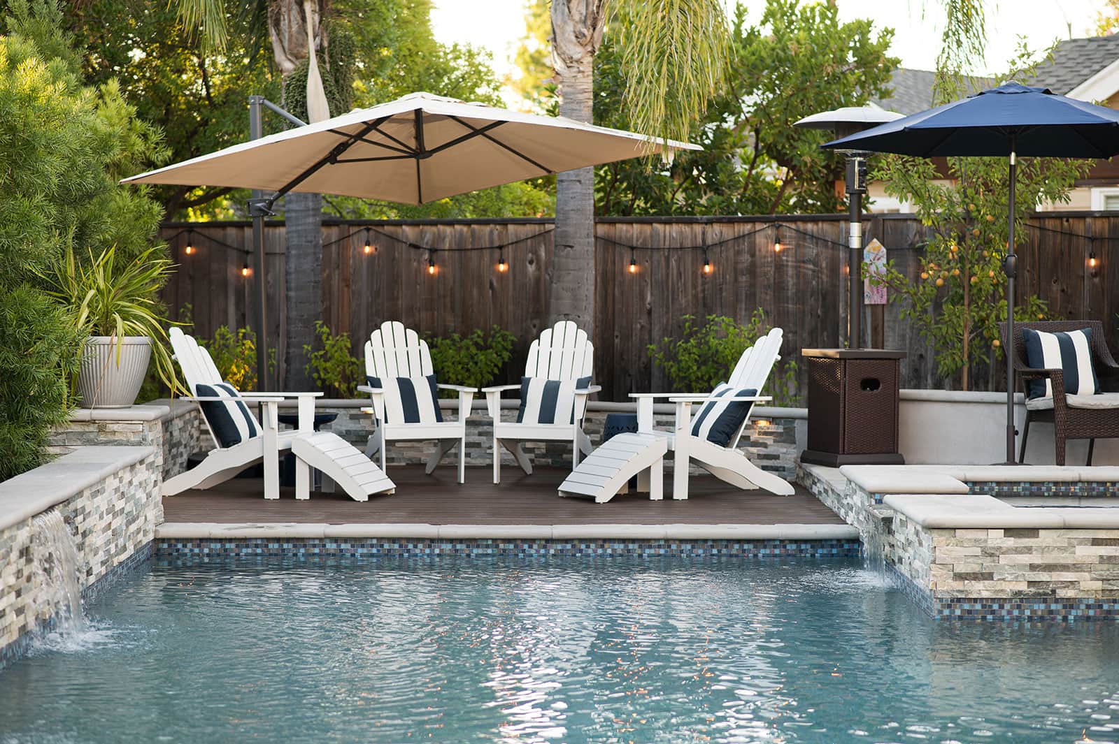 K&D Landscaping covered outdoor dining space with stone columns and custom hardscape patio